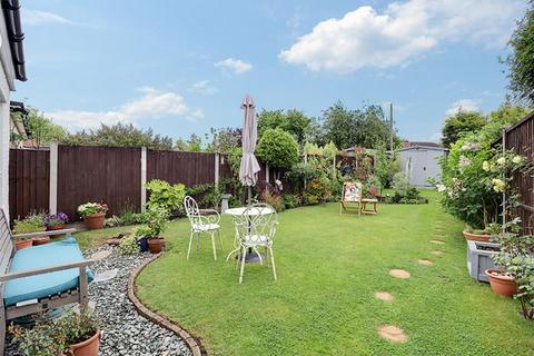 59 Adalia Crescent, Leigh-on-sea, SS9 3ST