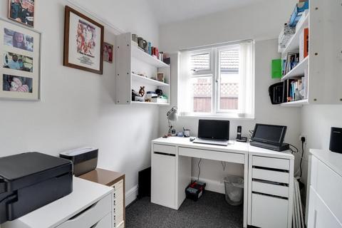 59 Adalia Crescent, Leigh-on-sea, SS9 3ST