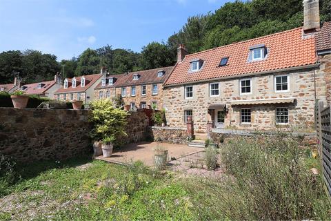 4 bedroom semi-detached house for sale, A Granite Home In The Heart of St. Aubin