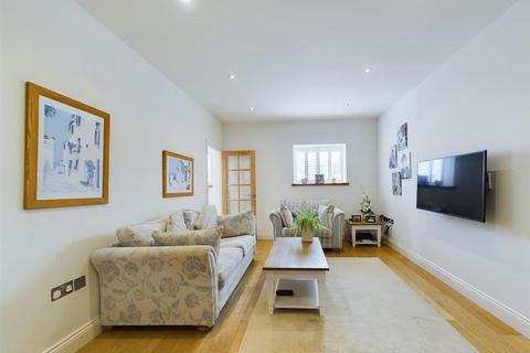 3 bedroom terraced house for sale, A Luxurious & Comfortable Living Experience.