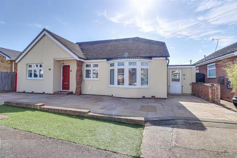 3 bedroom detached bungalow for sale, Whernside Avenue, Canvey Island SS8