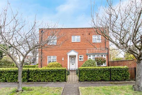 3 bedroom semi-detached house for sale, Southbourne Grove, Westcliff-on-Sea SS0