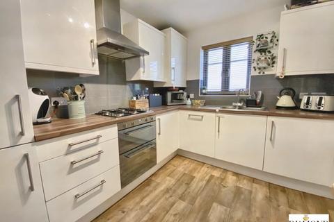 3 bedroom end of terrace house for sale, Perreyman Square, Tiverton
