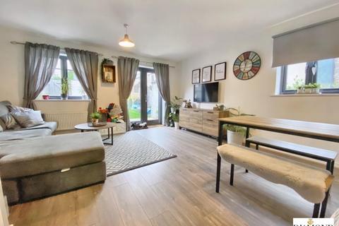 27 Perreyman Square, Tiverton, EX16 6GY