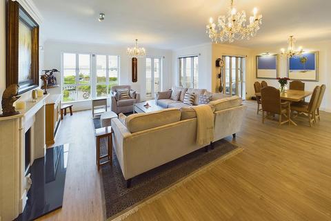 3 bedroom apartment for sale, Three Bedroom Apartment Within One Of The Islands Most Prestigious Residential Developments