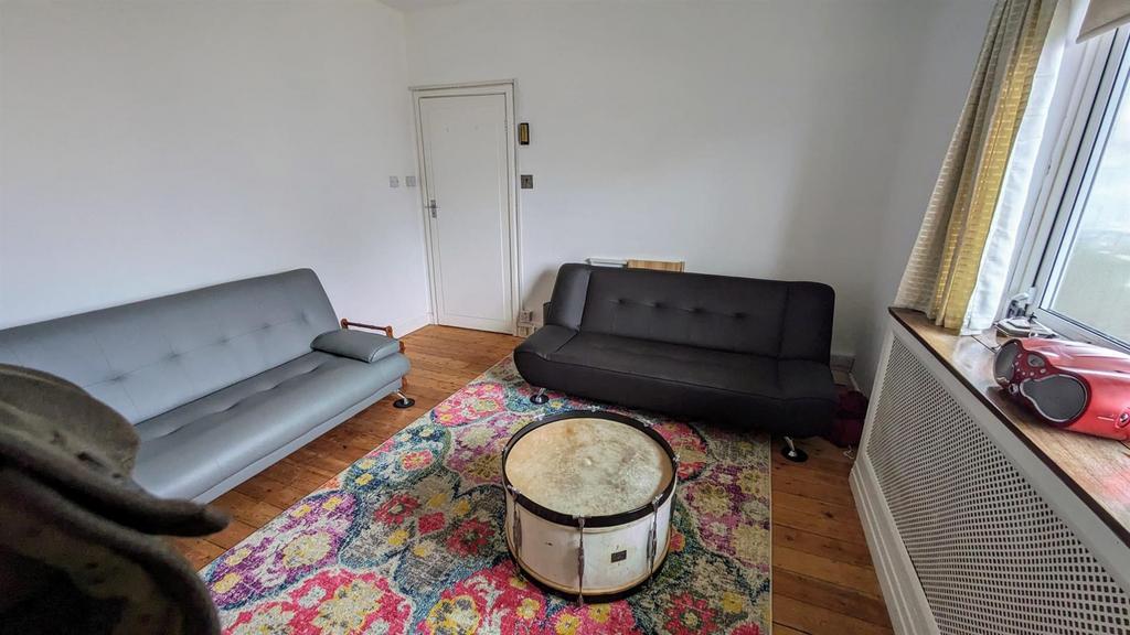 Sitting room 1.jpg