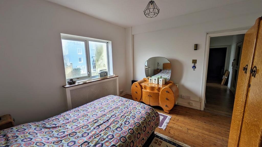 Main bedroom 1.jpg