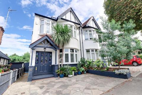 48 Belfairs Drive, Leigh-on-sea, SS9 3AA