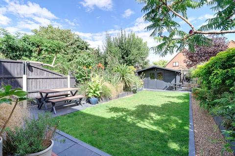 48 Belfairs Drive, Leigh-on-sea, SS9 3AA