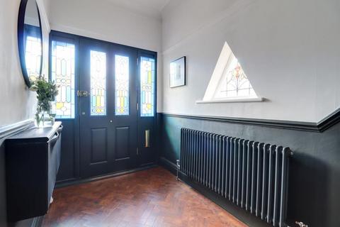 48 Belfairs Drive, Leigh-on-sea, SS9 3AA
