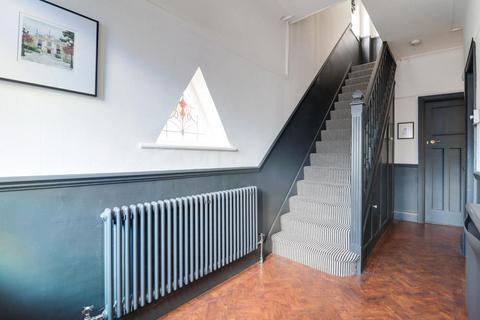 48 Belfairs Drive, Leigh-on-sea, SS9 3AA