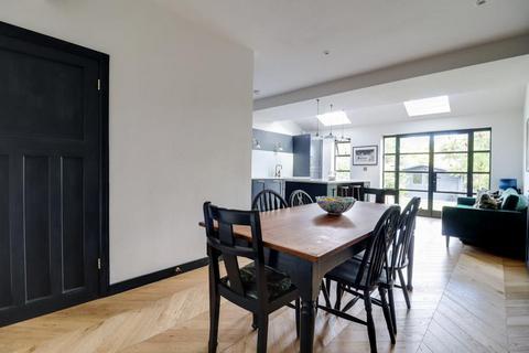 48 Belfairs Drive, Leigh-on-sea, SS9 3AA