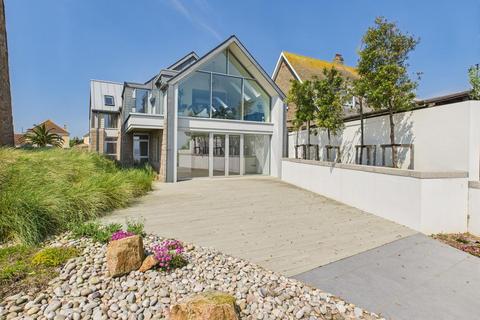 2 bedroom apartment for sale, Ground Floor Apt With Private Beach Access