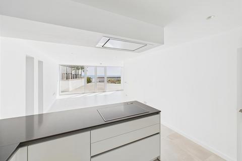 2 bedroom apartment for sale, Ground Floor Apt With Private Beach Access