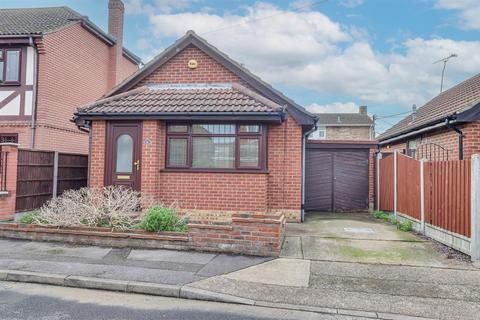 1 bedroom bungalow for sale, Komberg Crescent, Canvey Island SS8