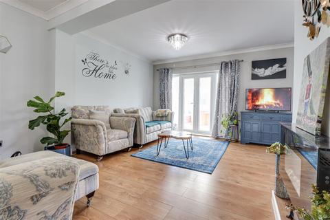 4 bedroom chalet for sale, Constitution Hill, Benfleet SS7