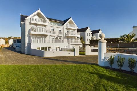 A Coastal Haven Of Unparalleled Luxury