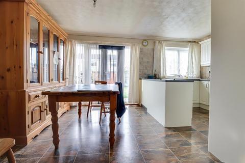 3 bedroom end of terrace house for sale, Lower Crescent, Stanford-Le-Hope SS17