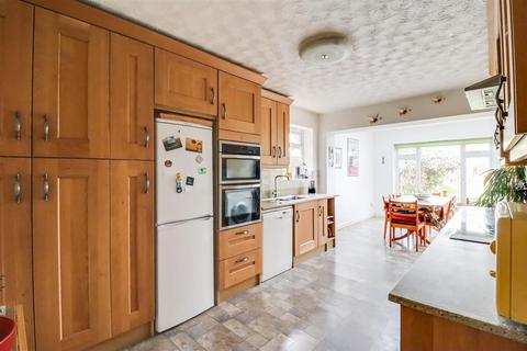 4 bedroom semi-detached house for sale, Blenheim Chase, Leigh-On-Sea SS9
