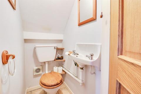 105 Blenheim Chase, Leigh-on-sea, SS9 3BY