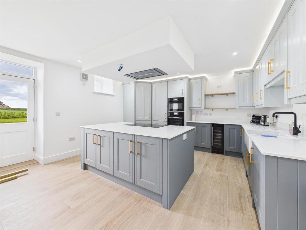 CAM04099 G0-PR0071-STILL019.jpg