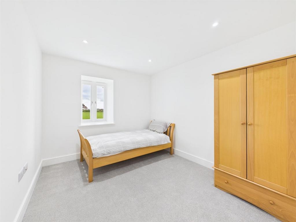 CAM04099 G0-PR0071-STILL009.jpg