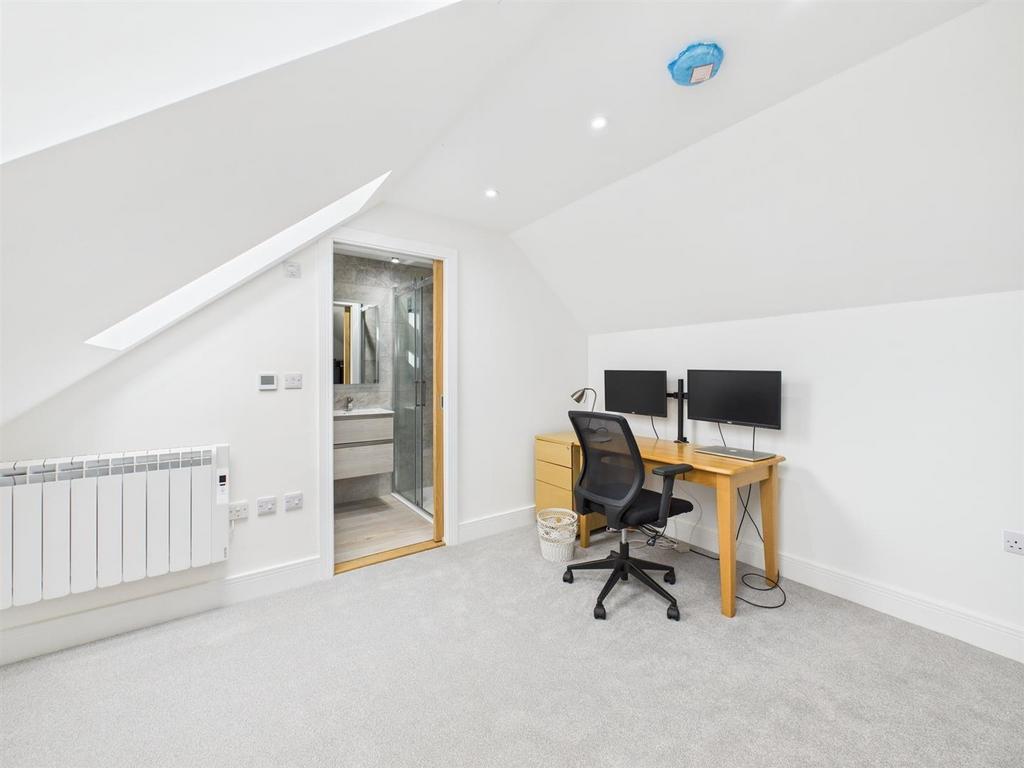 CAM04099 G0-PR0071-STILL007.jpg