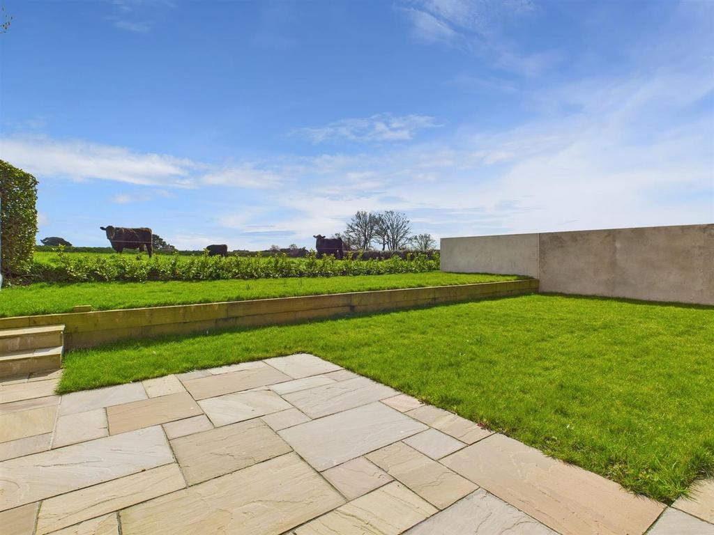 CAM04099 G0-PR0071-STILL002.jpg