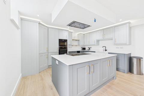 4 bedroom farm house for sale, Completely Renovated To An Impressive Standard