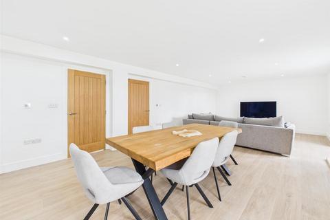 4 bedroom farm house for sale, Completely Renovated To An Impressive Standard