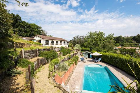 6 bedroom detached house for sale, A Spectacular Coastal Residence In St Brelade’s Bay