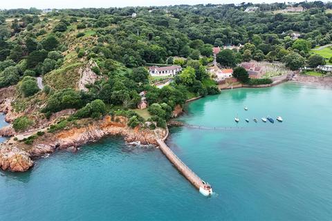 6 bedroom detached house for sale, A Spectacular Coastal Residence In St Brelade’s Bay