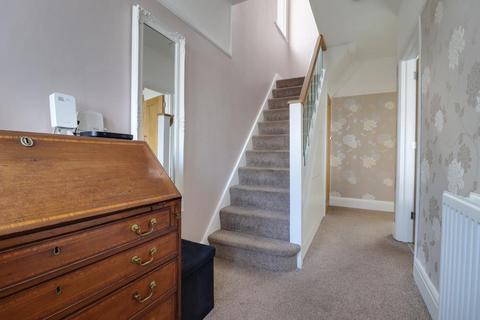 23 Avondale Drive, Leigh-on-sea, SS9 4HN