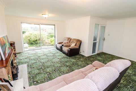 1 Ceiriog Close, Chirk, Wrexham, LL14 5SB