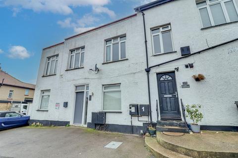 3 bedroom flat for sale, London Road, Leigh-On-Sea SS9