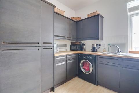 3 bedroom flat for sale, London Road, Leigh-On-Sea SS9