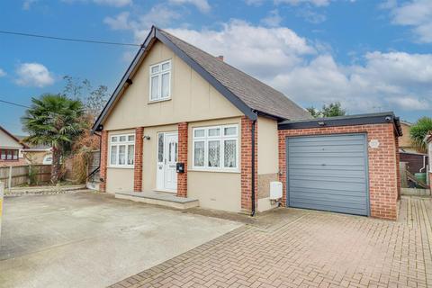 4 bedroom detached house for sale, Labworth Road, Canvey Island SS8