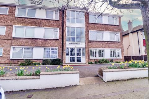 2 bedroom flat for sale, Fernleigh Drive, Leigh-on-Sea SS9