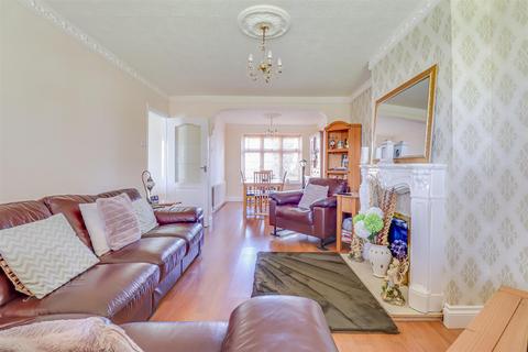 3 bedroom end of terrace house for sale, St. Peters Road, Canvey Island SS8