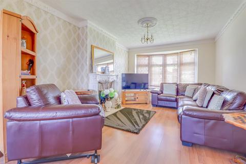 3 bedroom end of terrace house for sale, St. Peters Road, Canvey Island SS8