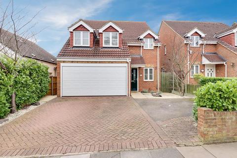 46 Blenheim Crescent, Leigh-on-sea, SS9 3DT