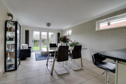 46 Blenheim Crescent, Leigh-on-sea, SS9 3DT
