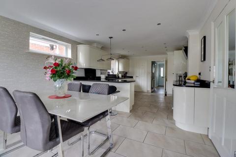 46 Blenheim Crescent, Leigh-on-sea, SS9 3DT