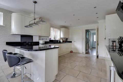 46 Blenheim Crescent, Leigh-on-sea, SS9 3DT