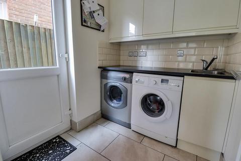 46 Blenheim Crescent, Leigh-on-sea, SS9 3DT