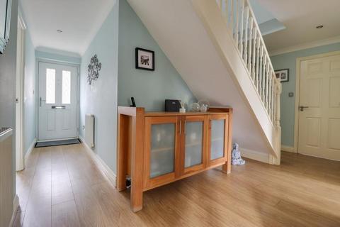 46 Blenheim Crescent, Leigh-on-sea, SS9 3DT