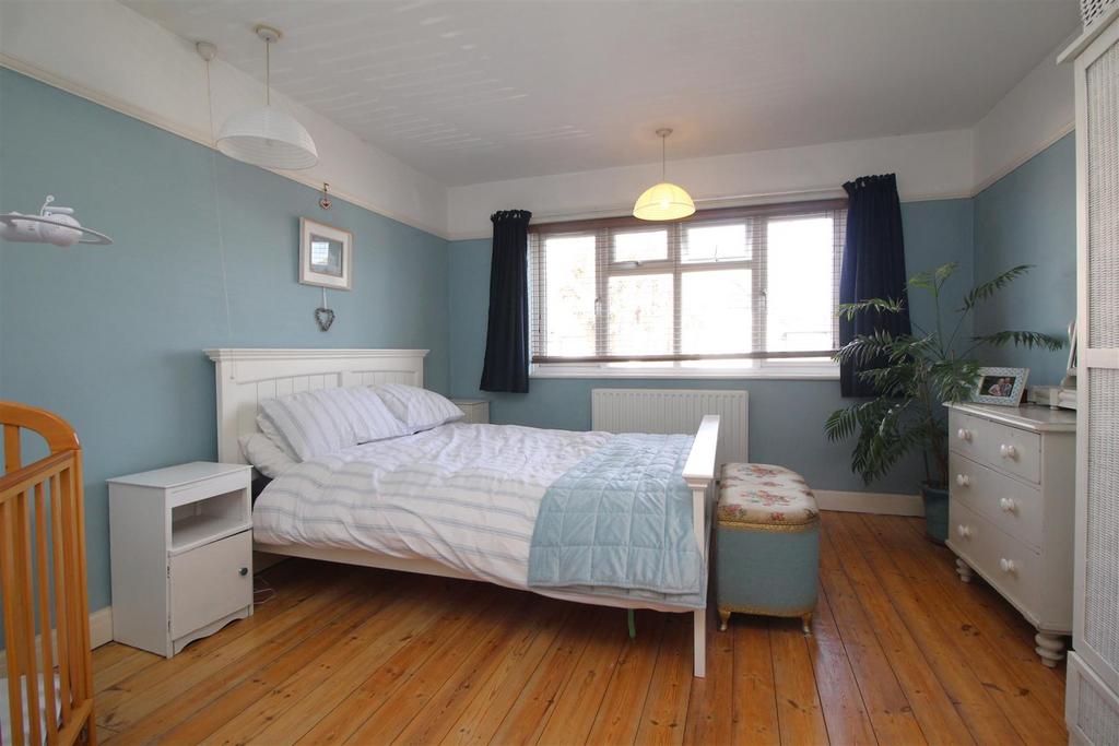 Bedroom 1 .JPG