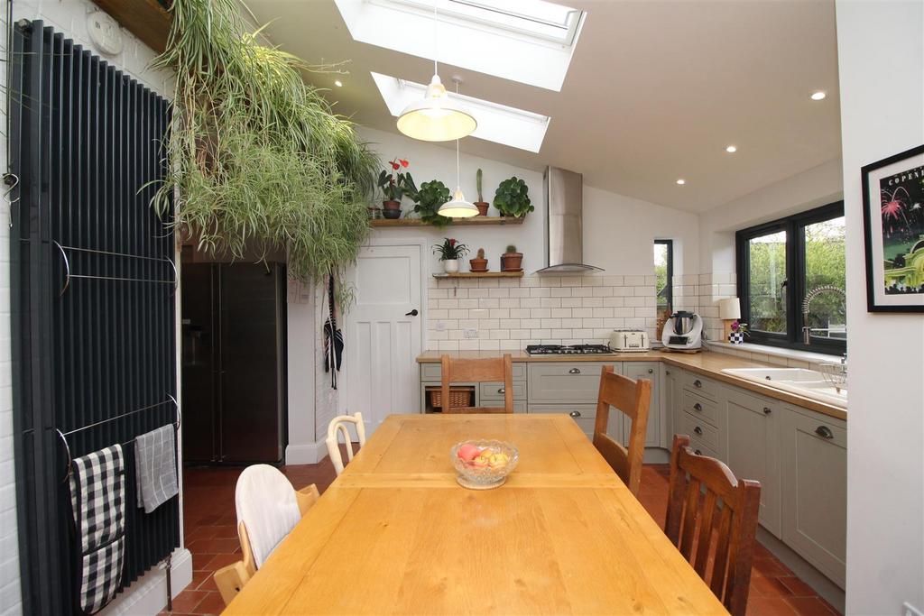Kitchen diner 2 .JPG