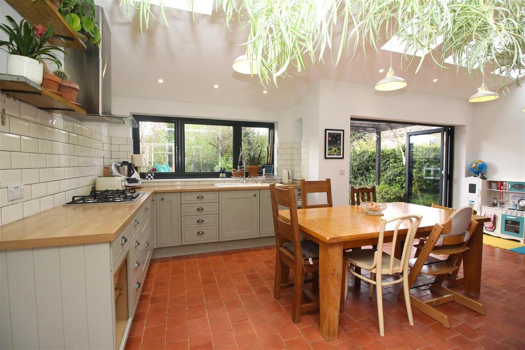 Kitchen diner 3 .JPG