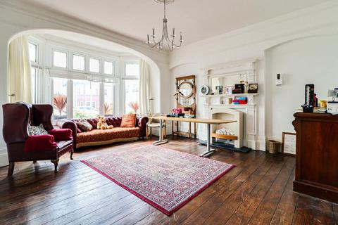 37 Cobham Road, Westcliff-on-sea, SS0 8EG